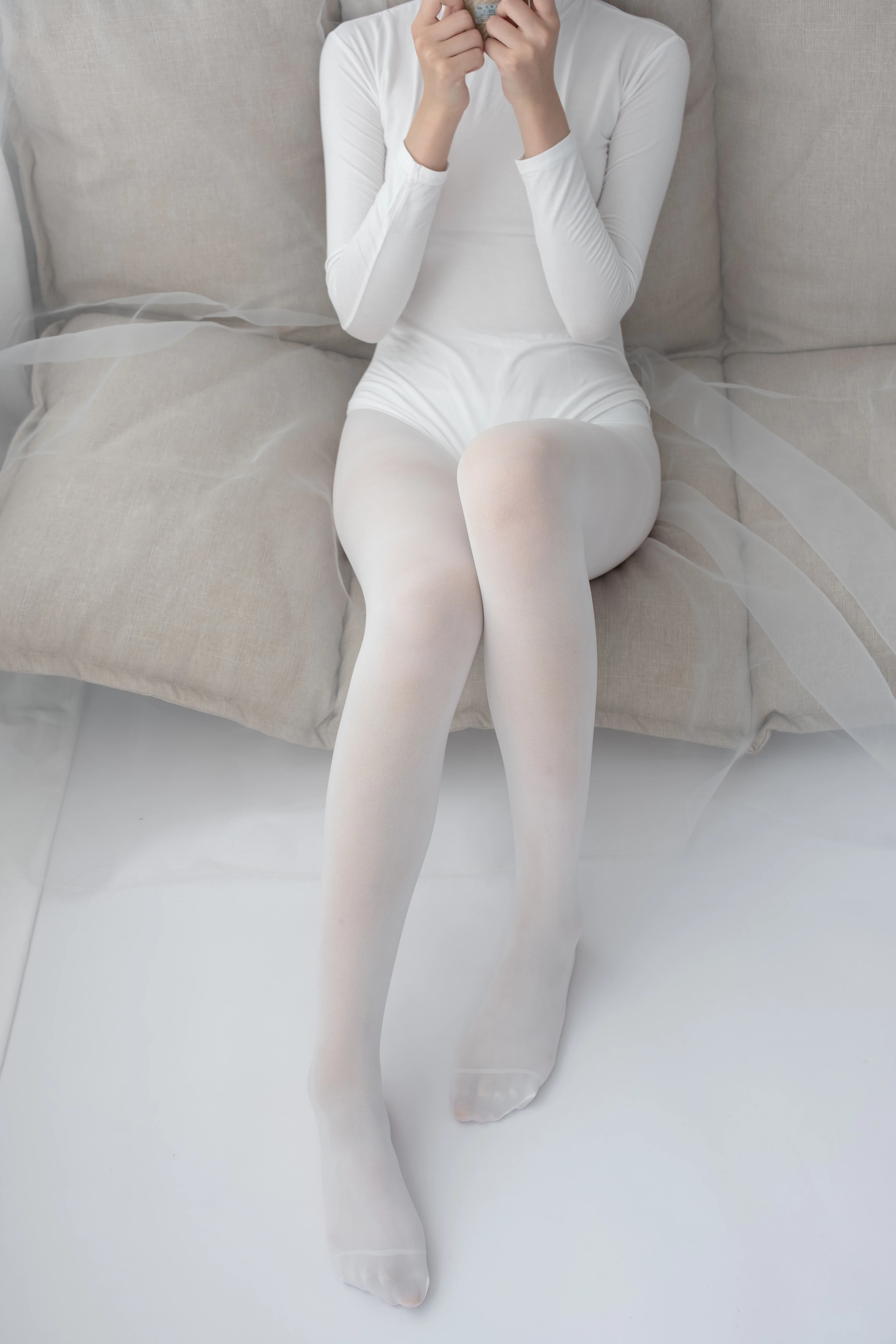 森萝财团 [ALPHA-007] 纯白的诱惑白丝裸足 [156P]插图